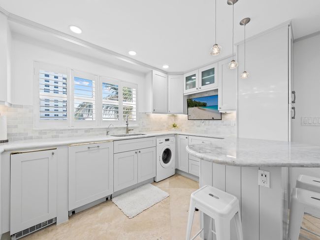 APT-516 - 3224 S Ocean Blvd, Condo with 2 bedrooms, 2 bathrooms and null parking in Highland Beach FL | Image 4