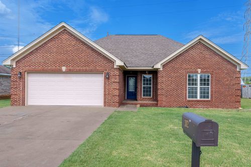 302 Meredith Dr, Muscle Shoals, AL, 35661-1465 | Card Image