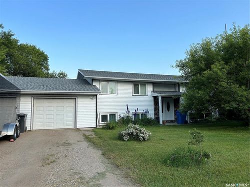 621 Mccall St, Oxbow, SK, S0C2B0 | Card Image