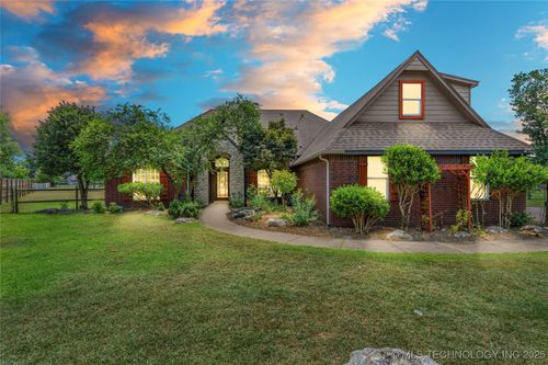 18634 E 80th St N, Owasso, OK, 74055-8227 | Card Image