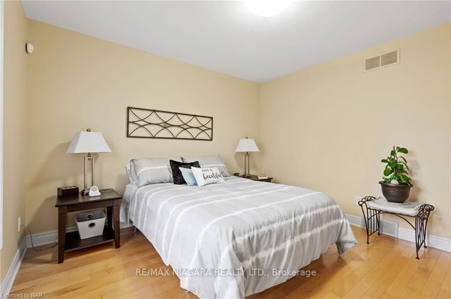 8 Woodbine Ave, House other with 3 bedrooms, 2 bathrooms and 2 parking in Saint Catharines ON | Image 15