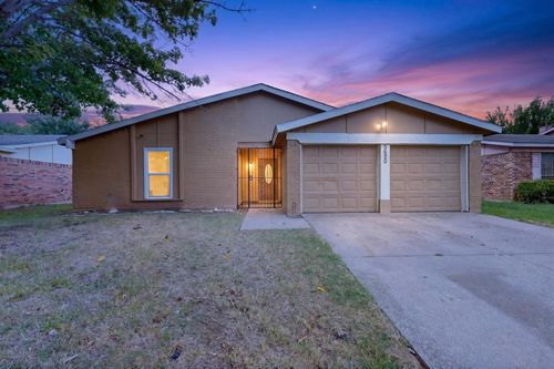 5620 Norris St, Fort Worth, TX, 76119-1704 | Card Image