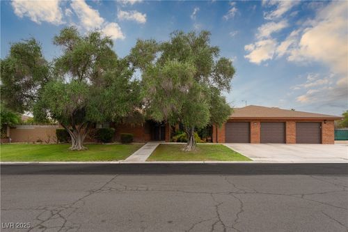 3249 S Torrey Pines Dr, Las Vegas, NV, 89146-6529 | Card Image