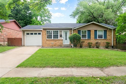 2153 Northern Limits Dr, Florissant, MO, 63031-2714 | Card Image