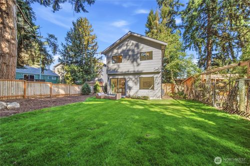b-14338 Bagley Ave N, Seattle, WA, 98133-7216 | Card Image