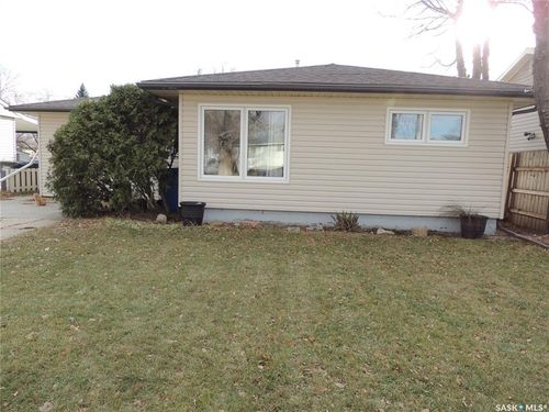 918 Albert St, Estevan, SK, S4A1S3 | Card Image