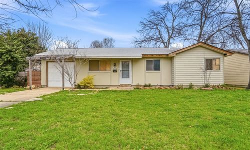 4813 Dorsey St, Forest Hill, TX, 76119-7520 | Card Image