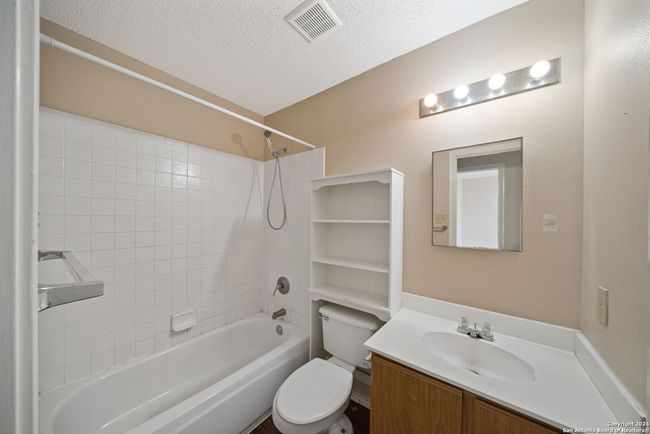8023 Chestnut Cedar Dr, House other with 3 bedrooms, 3 bathrooms and null parking in Converse TX | Image 20