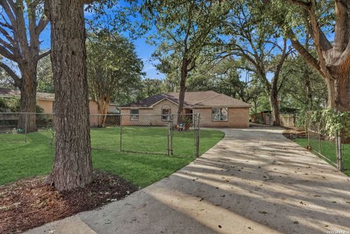 427 River Bend Dr, New Braunfels, TX, 78130-8964 | Card Image
