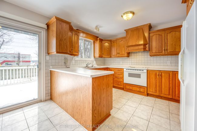 60 D'andrea Trail, House other with 2 bedrooms, 3 bathrooms and 4 parking in Sarnia ON | Image 9