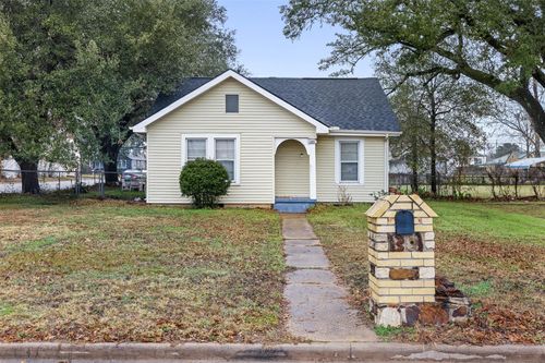 1301 Cedar St, Hearne, TX, 77859-3256 | Card Image