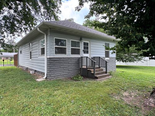450 Bicknell St, Centralia, IL, 62801-2443 | Card Image
