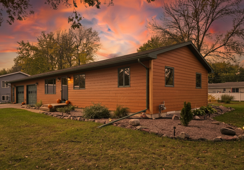 804 6th Ave Se, Pipestone, MN, 56164-1718 | Card Image