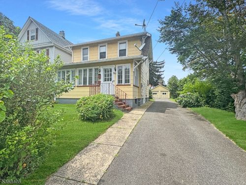 9 Regent St, North Plainfield, NJ, 07060-4016 | Card Image