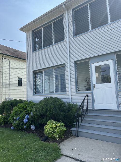 27 Vincent St, West Hartford, CT, 06119-1530 | Card Image