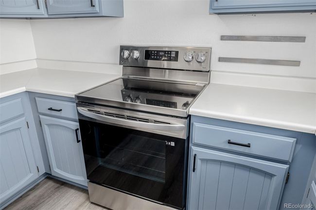 New stove, never used. | Image 13