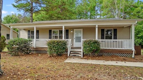 1213 Pace Dr, South Hill, VA, 23970-1123 | Card Image