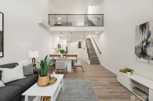 2017 W Bertona St, Seattle, WA, 98199-2314 | Card Image