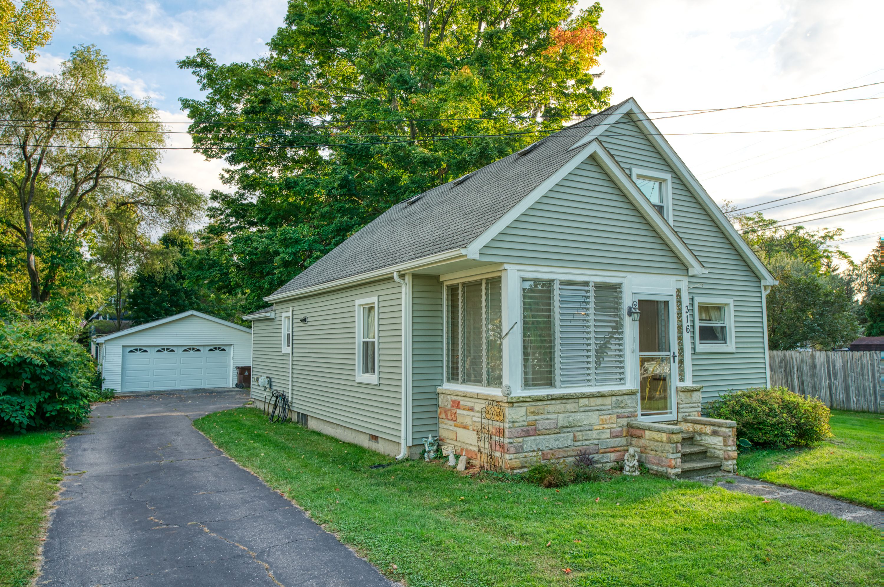 Walnut St, Webberville, MI 48892