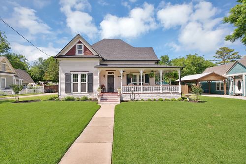 410 W Spring St, Weatherford, TX, 76086-3228 | Card Image