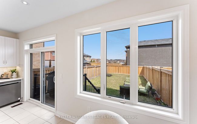 25 Velia Crt, House attached with 5 bedrooms, 4 bathrooms and 2 parking in Woodbridge ON | Image 11