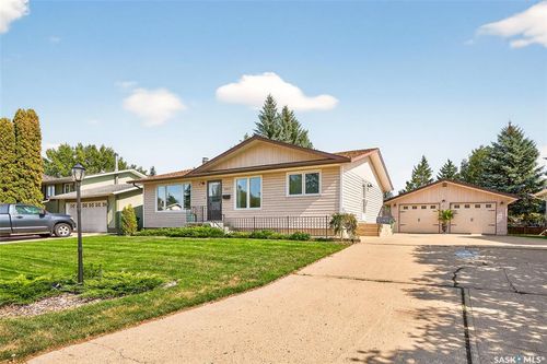 1617 11th Ave Nw, Moose Jaw, SK, S6H6M5 | Card Image