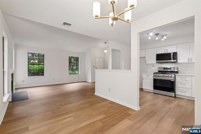 7 Eakens Ct, Condo with 2 bedrooms, 1 bathrooms and null parking in Mahwah NJ | Image 6