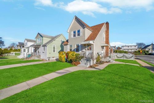 69 Butler Blvd, Elmont, NY, 11003-2508 | Card Image