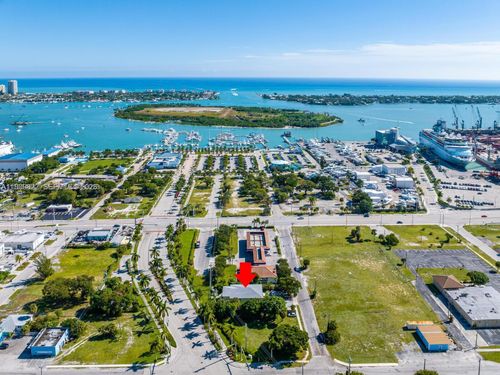 56 W 12th St, Riviera Beach, FL, 33404-6817 | Card Image