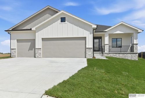 16718 Mormon St, Bennington, NE, 68007-5638 | Card Image