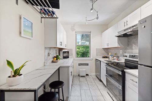 apt-4-1496 Beacon St, Brookline, MA, 02446-2618 | Card Image