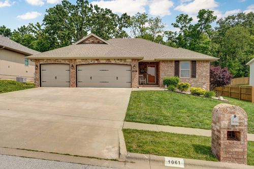 1061 E Lakota St, Nixa, MO, 65714-7555 | Card Image