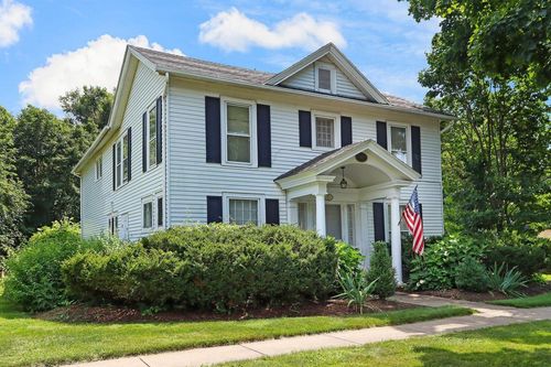 323 Warren Street, Lake Geneva, WI, 53147 | Card Image
