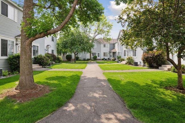 Front courtyard with green space | Image 18
