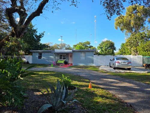 116 Clifton Rd, West Park, FL, 33023-6166 | Card Image