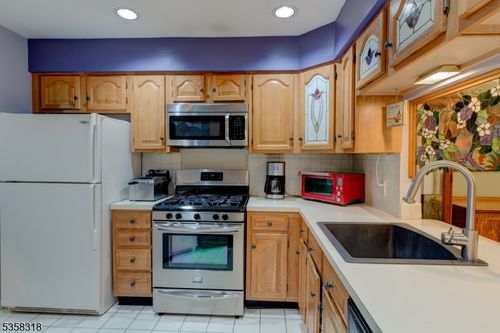 79 Boulder Run Rd, Paterson, NJ, 07501-3354 | Card Image