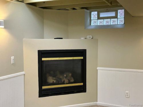 1577 Melton Rd, Birmingham, MI, 48009-7275 | Card Image