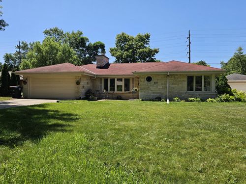 2127 N Crestview Court, Wauwatosa, WI, 53226 | Card Image