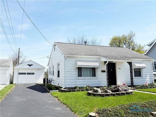 1324 N Union St, Fostoria, OH, 44830-1925 | Card Image
