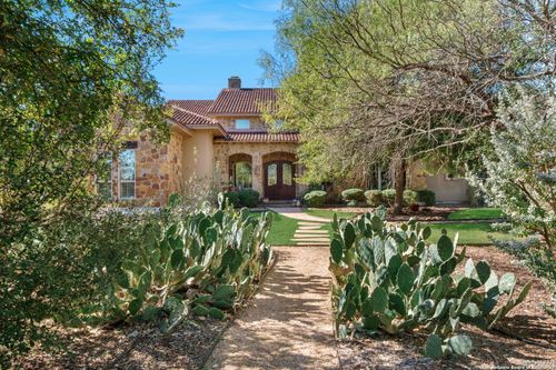 325 Whitestone Dr, Spring Branch, TX, 78070-6046 | Card Image