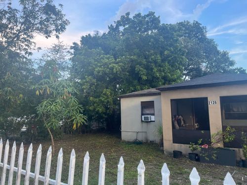 2126 Nw 92nd St, Miami, FL, 33147-3140 | Card Image