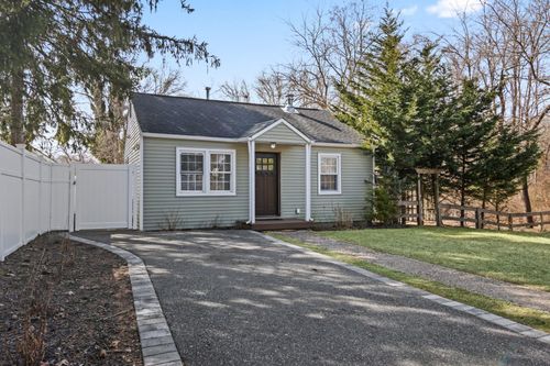 4 Kathryn St, E Patchogue, NY, 11772-4723 | Card Image
