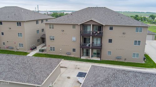 1401 Sharloh Loop, Bismarck, ND, 58501-7815 | Card Image