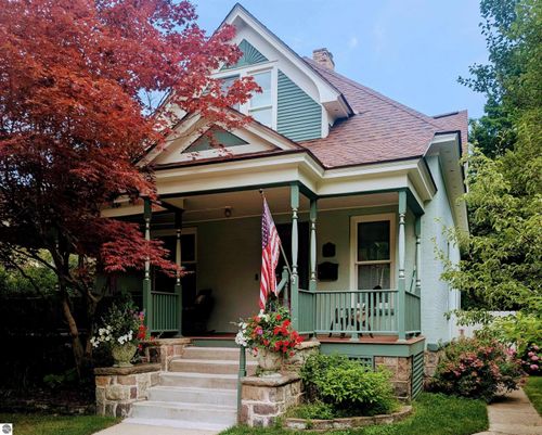 911 S Union St, Traverse City, MI, 49684-3254 | Card Image
