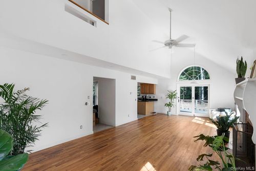 9 Wood Lot Ln, East Hampton, NY, 11937-5173 | Card Image