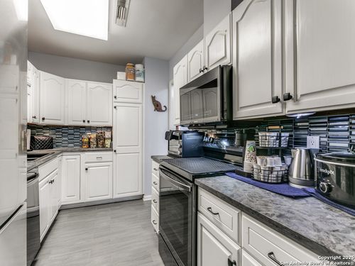 apt-211-1 Towers Park Ln, San Antonio, TX, 78209-6413 | Card Image