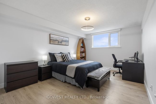 1806 - 240 Scarlett Rd, Condo with 1 bedrooms, 1 bathrooms and 1 parking in York ON | Image 7