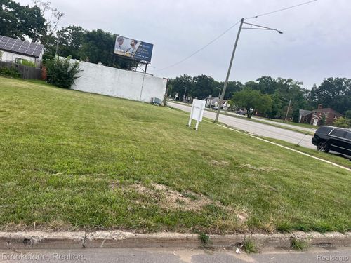 482 8 Mile Rd, Ferndale, MI, 48220-3221 | Card Image