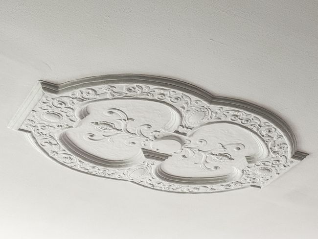 The dining room ceiling features ornate plasterwor | Image 15