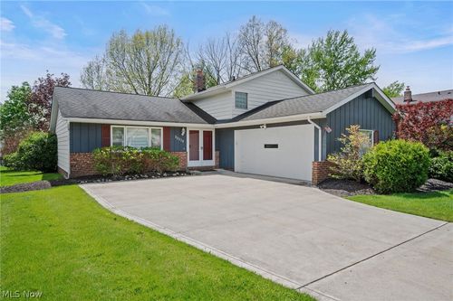 33276 Tallyho Drive, Solon, OH, 44139 | Card Image